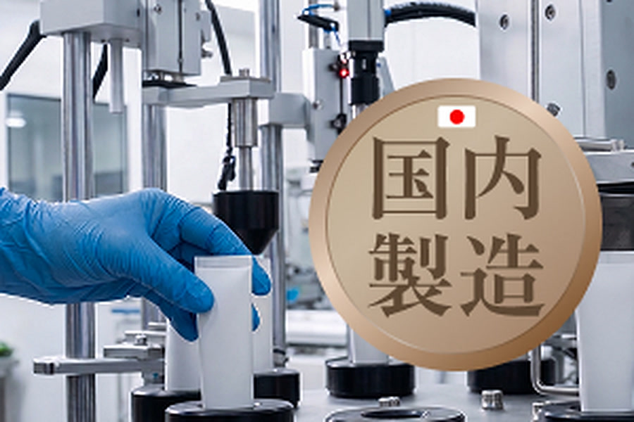 国内の工場でナノPDRNハンドクリームを充填している様子と「国内製造」バッジ